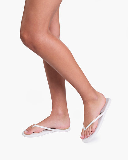 Lily Pigments Leather Flip Flops in White - TKEES