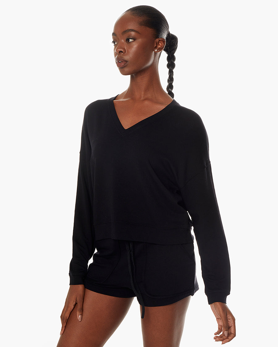 Matinée-de-Tennis-V-neck - Black  - TKEES